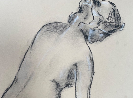Image 1 of Disegno a carboncino firmato di una statua femminile per un calco in gesso in studio