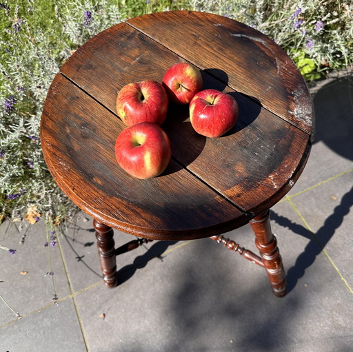 Mesa auxiliar antigua con patas torneadas - ca. 1900