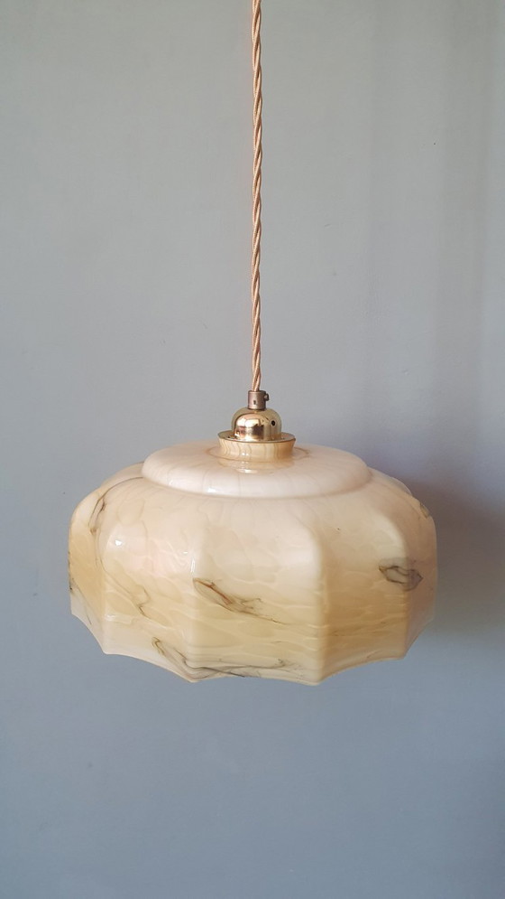 Image 1 of Grande lampada a sospensione vintage in vetro opalino in stile Art Déco.
