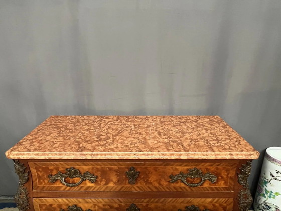 Cómoda estilo Luis XIV. Chapa de nogal y palisandro. – Bronze, Marble (photo 4 of 7)