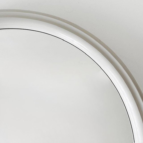 Image 1 of Espejo de pared redondo estilo retro de mediados de siglo, de plástico gris, década de 1970.