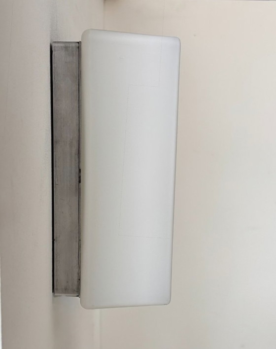 Image 1 of Coppia di applique vintage, metallo spazzolato e vetro opalino, Francia, 1970