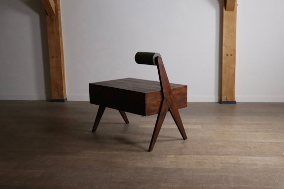 Bureau van Pierre Jeanneret met geïntegreerde lamp, Chandigarh, jaren 1950 – Wood (photo 6 of 18)