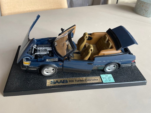 Scale model Saab 900 turbo convertible