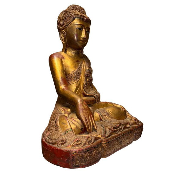 Estatua antigua de Buda Mandalay birmano – Madera dorada con ojos incrustados – Myanmar circa 1880–1920 (photo 3 of 9)