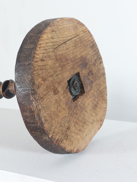 Image 1 of Candeliere antico in legno, rocchetti di filo, arte popolare, patina