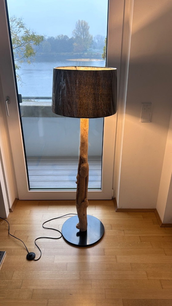 Image 1 of Staande lamp van wortelhout, 1,40 m, uit één stuk.