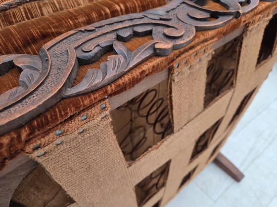 Image 1 of Jaren 1930-1935, Deense fauteuil, meubelvelours, meubelgaas, gesneden essenhout.