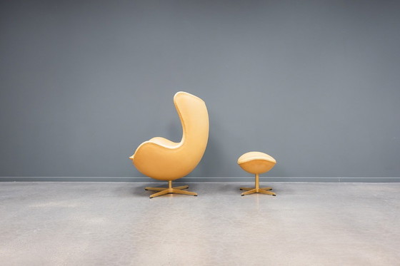 Image 1 of Poltrona a uovo + pouf