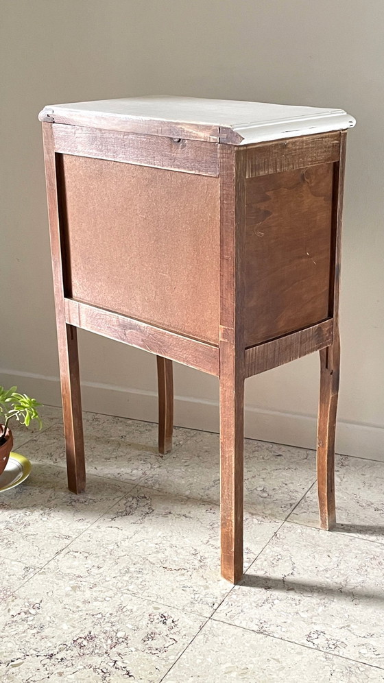 Image 1 of Vintage wit houten nachtkastje