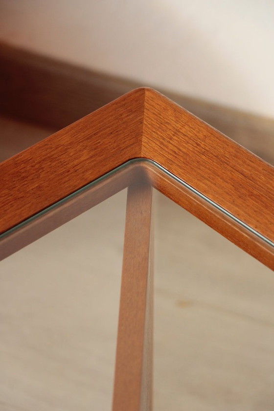 Image 1 of Vintage G Plan teakhouten bijzettafel met tijdschriftenrek en wielen (jaren 60)