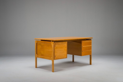 Mid-Century Oak Freestanding Desk from GV Møbler, 1970s