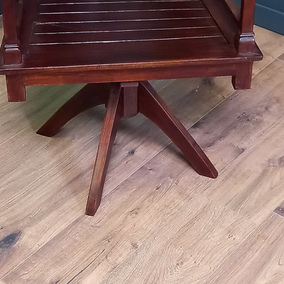 Image 1 of Chaise de bureau ancienne en acajou à coupelles