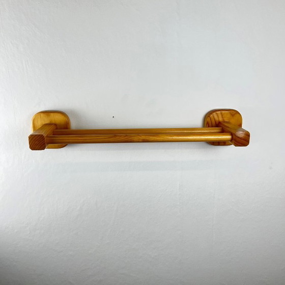 Image 1 of Minimalistischer Handtuchhalter aus Kiefernholz, 1970er/80er Jahre, quadratische Befestigung