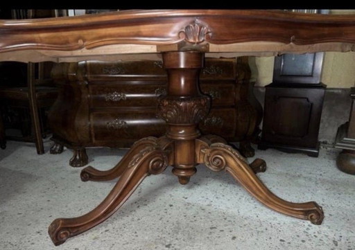 Barocker Esstisch