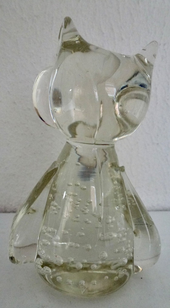 Image 1 of 2 presse-papiers en verre, composés d'un hibou et d'une sphère, Spijkerbol.