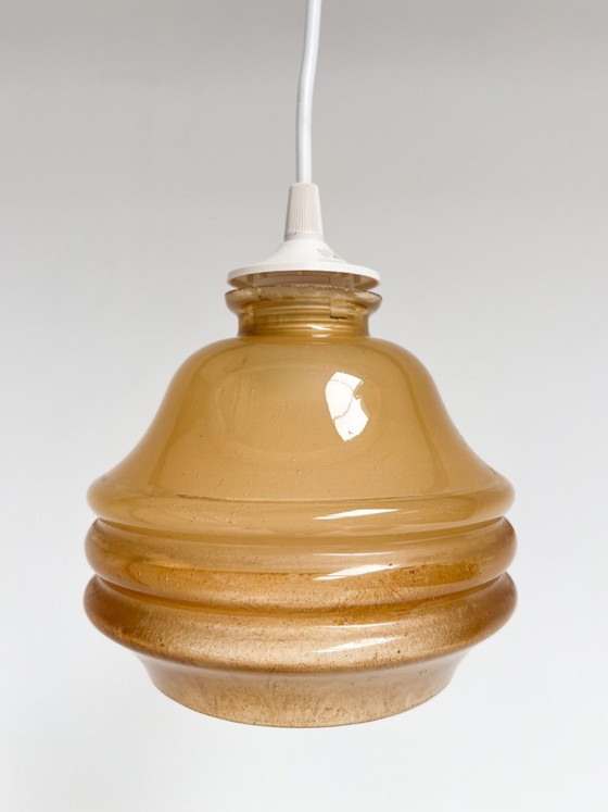 Cognackleurige vintage plafondlamp, 1960's – Hanglampen, Plastic (photo 5 of 6)