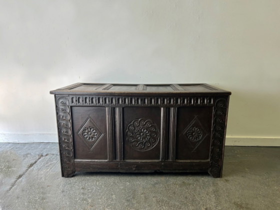 Rare 17th Century Carved Oak Coffer Charles II Period Circa 1660-1680 – Storage cabinet, Wood (photo 3 of 8)