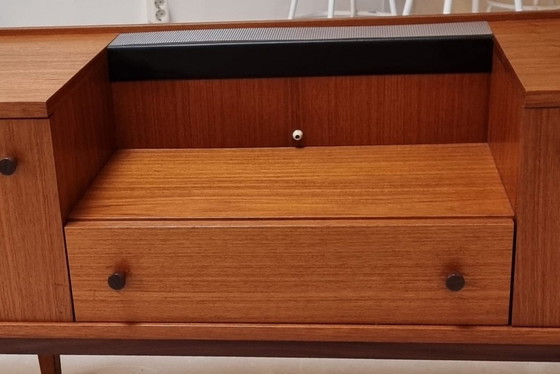 Image 1 of Aparador de mediados de siglo