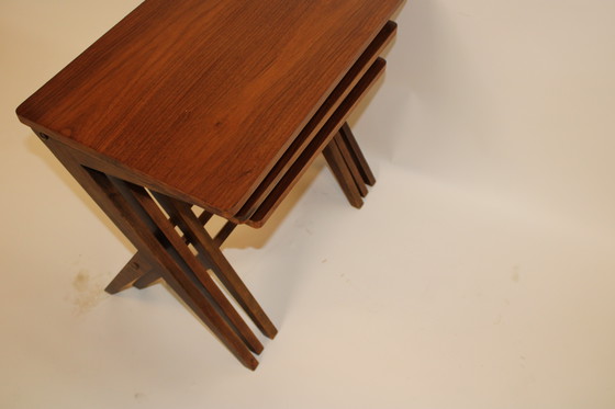 Image 1 of Vintage bijzettafeltjes ‘nesting tables’ mid century 