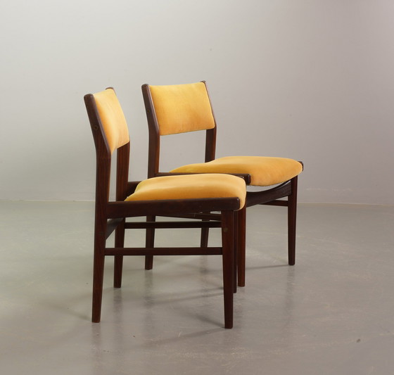 Image 1 of 2 Dutch Vintage Design Teakhouten Eetkamerstoelen met Honinggele Corduroy Stoffering, Nederland, 1960