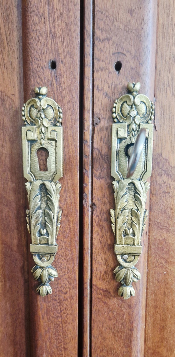 Image 1 of Ambachtelijke kast uit de jaren 50 - Massief mahonie en messing beslag