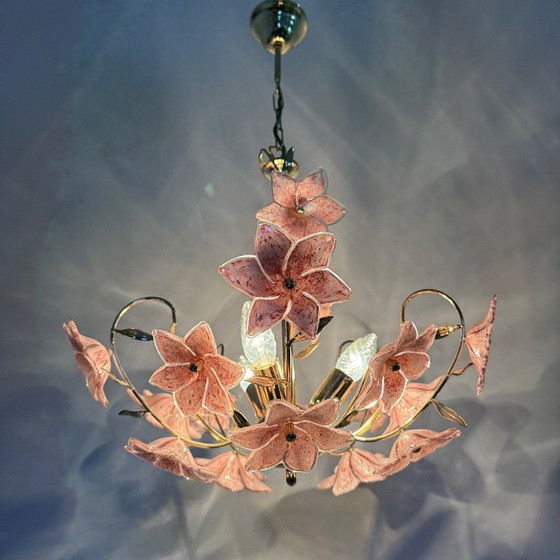 Murano rosa Glasblumen-Kronleuchter, 1970er Jahre, Metall (Foto 5 von 15)