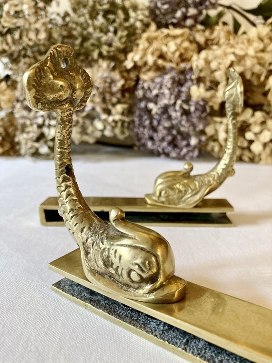 Image 1 of Messing muurbeugels voor een badkamerplank, circa 1950.