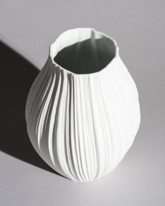 Image 1 of Martin Freyer per Rosenthal "Plissée" Duo di vasi XL in porcellana bisquit, Germania 1968