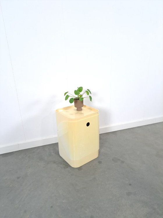 Image 1 of Cestino portaoggetti in plastica di design, portabiancheria Kartell, Anna Castelli Italia