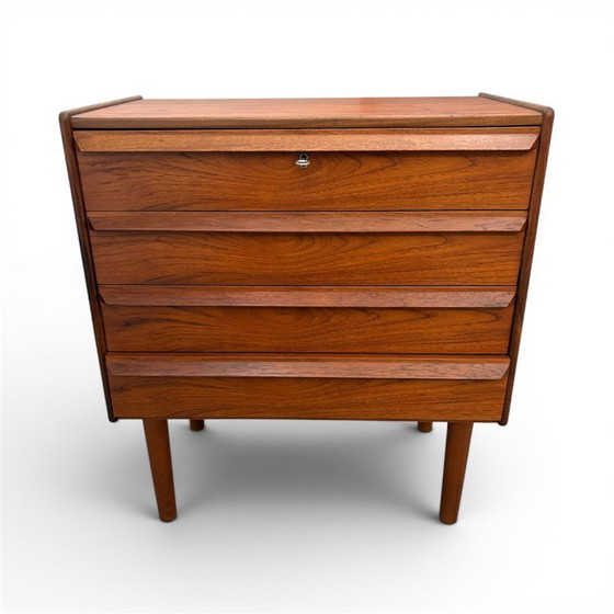Image 1 of Vintage teakfineer 4 ladekast uit Zweden