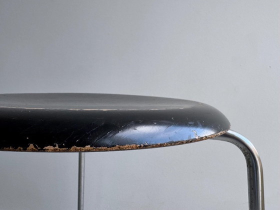 1x Mid-Century-Hocker „Dot“ von Arne Jacobsen für Fritz Hansen, hergestellt in Dänemark (1968) – Metal, Wood (photo 5 of 9)