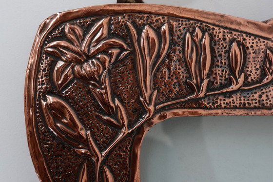 Image 1 of Marco de fotos de cobre y madera repujado estilo Art Nouveau, Francia, ca. 1910