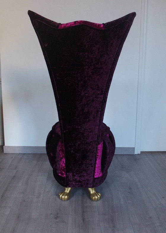 Image 1 of Couchtisch und zwei Thronsessel aus lila-fuchsiafarbenem Samt von BRETZ