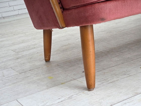 Image 1 of Schwedisches 2-Sitzer-Sofa aus den 1970er Jahren, rosa Möbelvelours, Buchenholz.