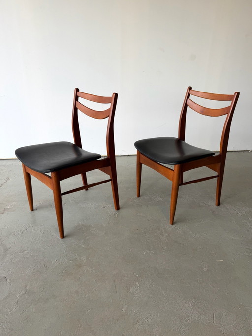 Paire de chaises design scandinave en teck et Skaï fabrication danoise des années 60