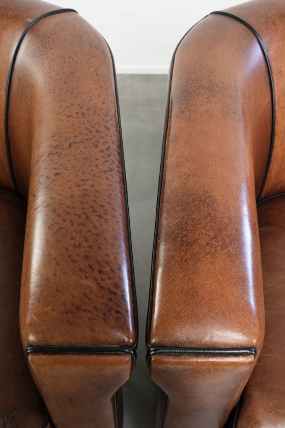 Image 1 of 2x schapenleren Art Deco design clubfauteuil met een mooi patina, zwarte biezen en mooie kleuren