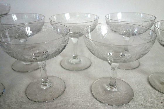 Image 1 of 11 vintage gegraveerde kristallen champagneglazen
