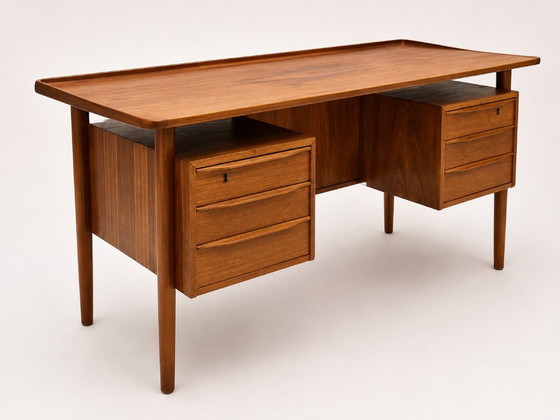 Escritorio danés antiguo de teca, diseñado por Peter Løvig Nielsen para Løvig, década de 1960. – Wood (photo 3 of 14)