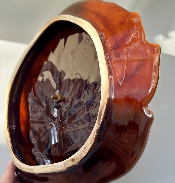 Image 1 of Plat mural ou de service vintage en forme de feuille avec poignée en métal – années 1960