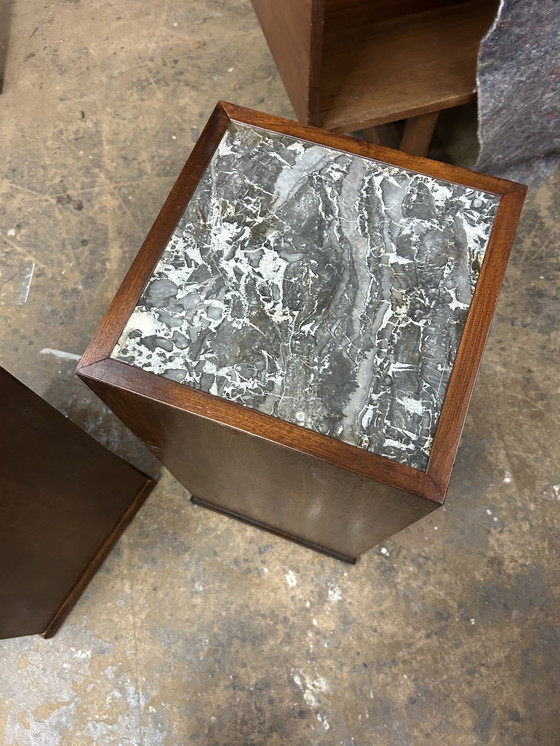 Image 1 of coppia di zoccoli in palissandro su marmo grigio saint anne 