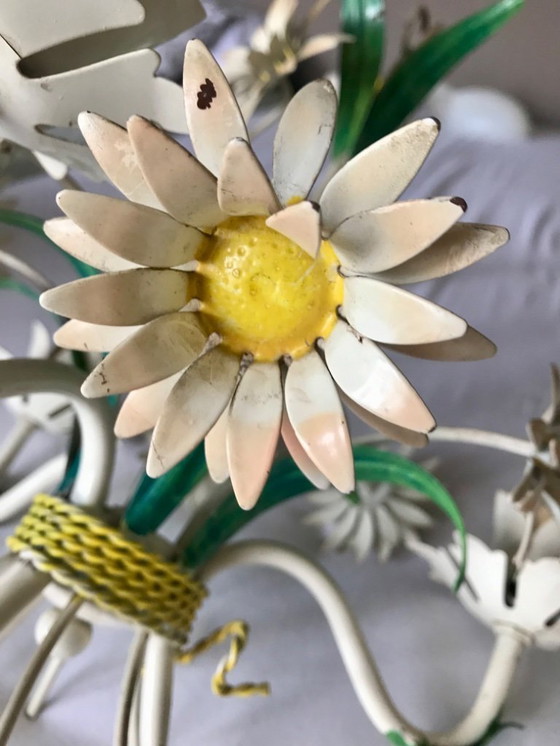 Image 1 of romantico lampadario anni '50 smaltato con bouquet di margherite