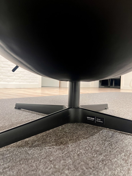 Image 1 of Fritz Hansen Egg Chair mit Fußhocker (limitierte Auflage)