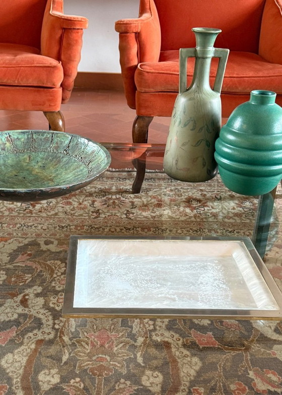 Image 1 of Hollywood Regency dienblad van messing en lucite met imitatieparelmoer, Italië, jaren 70.