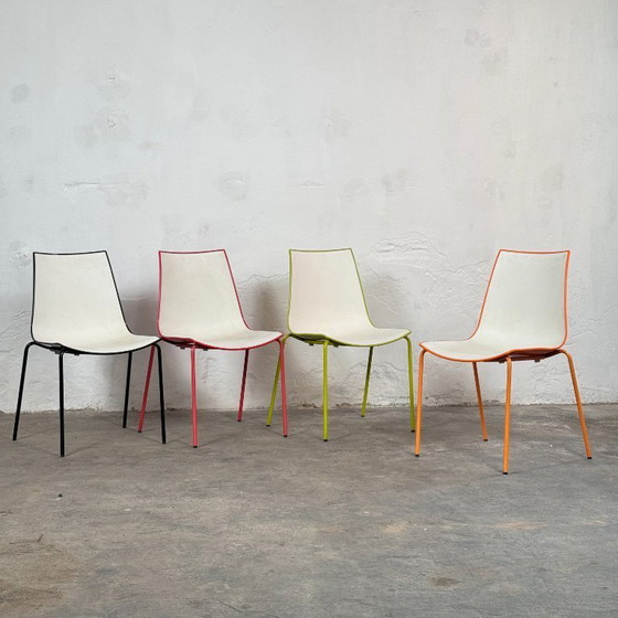 Image 1 of Juego de 4 sillas italianas Pedrali 3D a color.