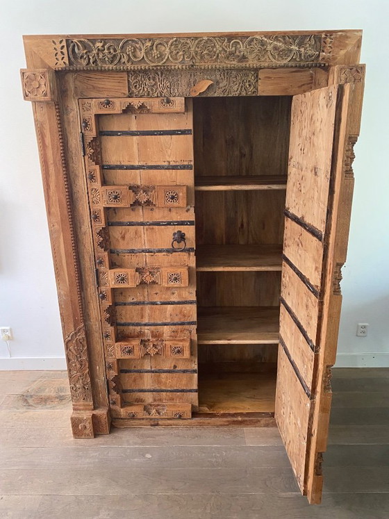 Image 1 of Puerta de entrada india de armario antiguo