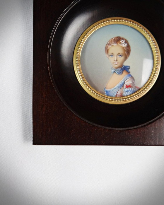 Image 1 of Ritratto in miniatura "La jeune fille au bal" di Perronneau dipinto a mano a guazzo del XIX secolo