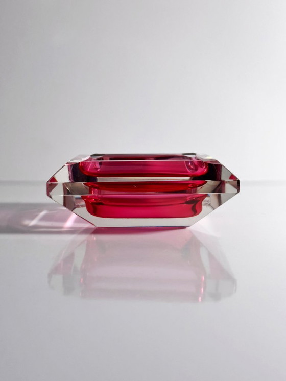Image 1 of Posacenere vintage in cristallo di Murano, prisma, rosso mirtillo, Italia