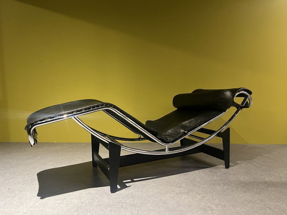 Image 1 of Cassina Le Corbusier LC4 Chaiselongue aus schwarzem Leder
