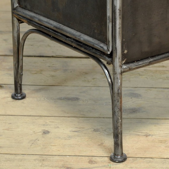 Image 1 of Comodino in ferro, 1910